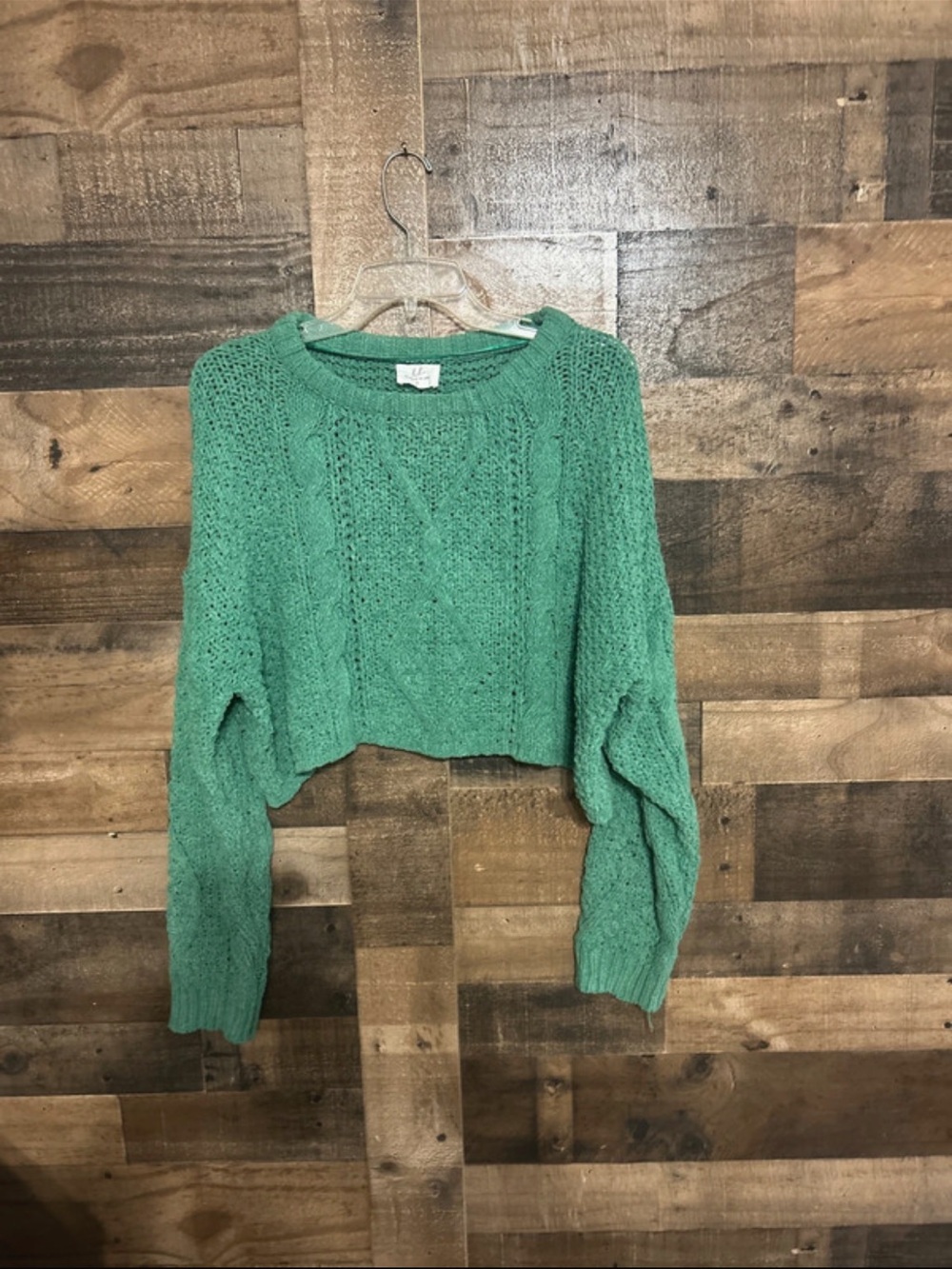 Cozy Cropped Cable Knit Sweater - Green